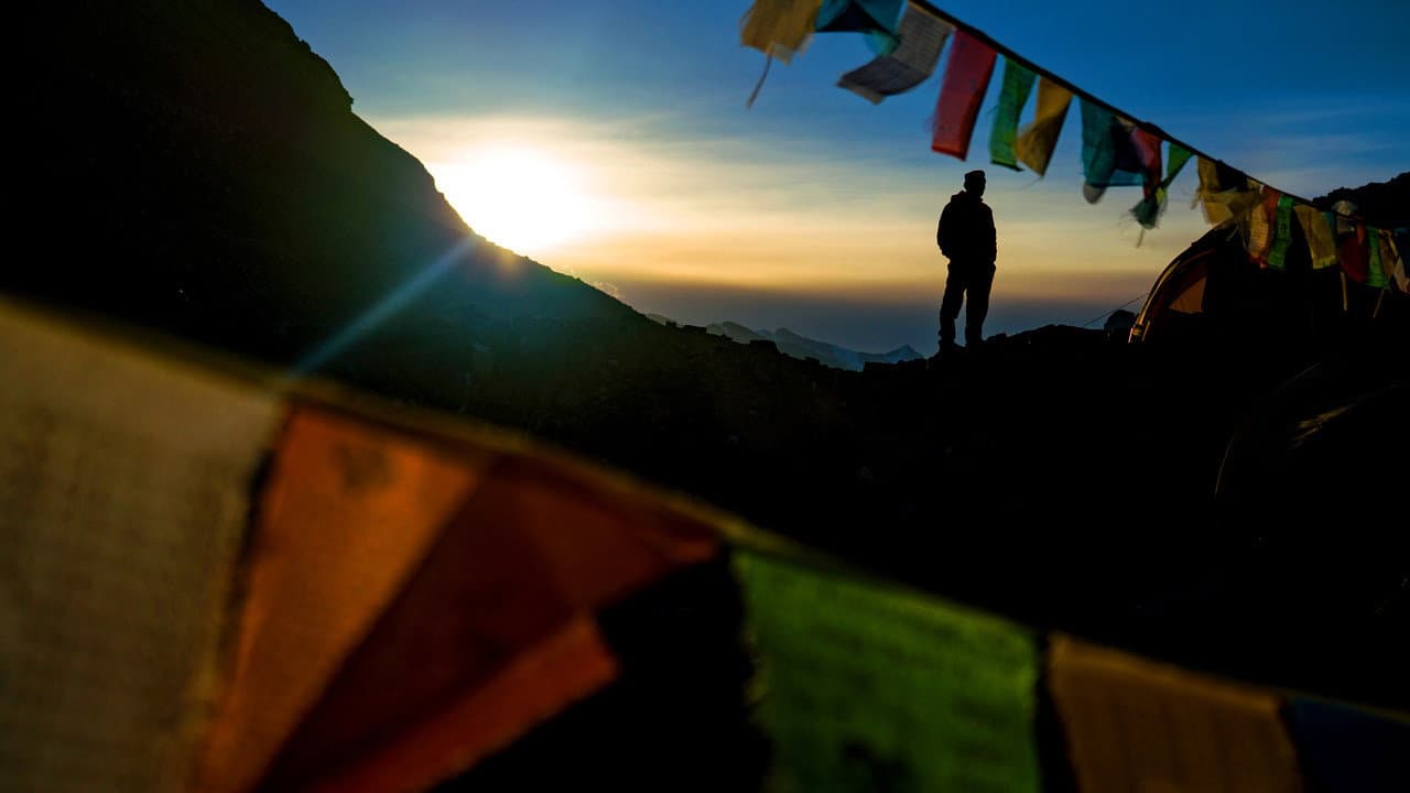 Lost on Everest still 5