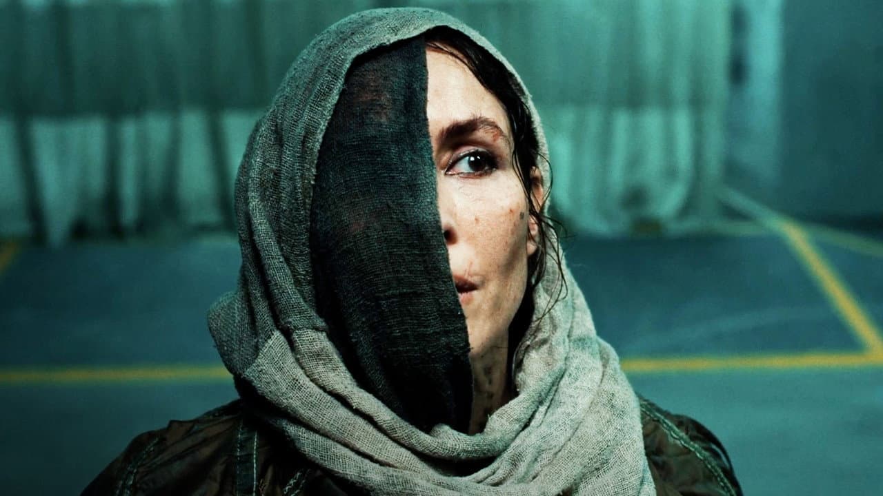 Hot Spot Review: Smoczyńska's Sci-Fi Noir Is a Beautiful still 7