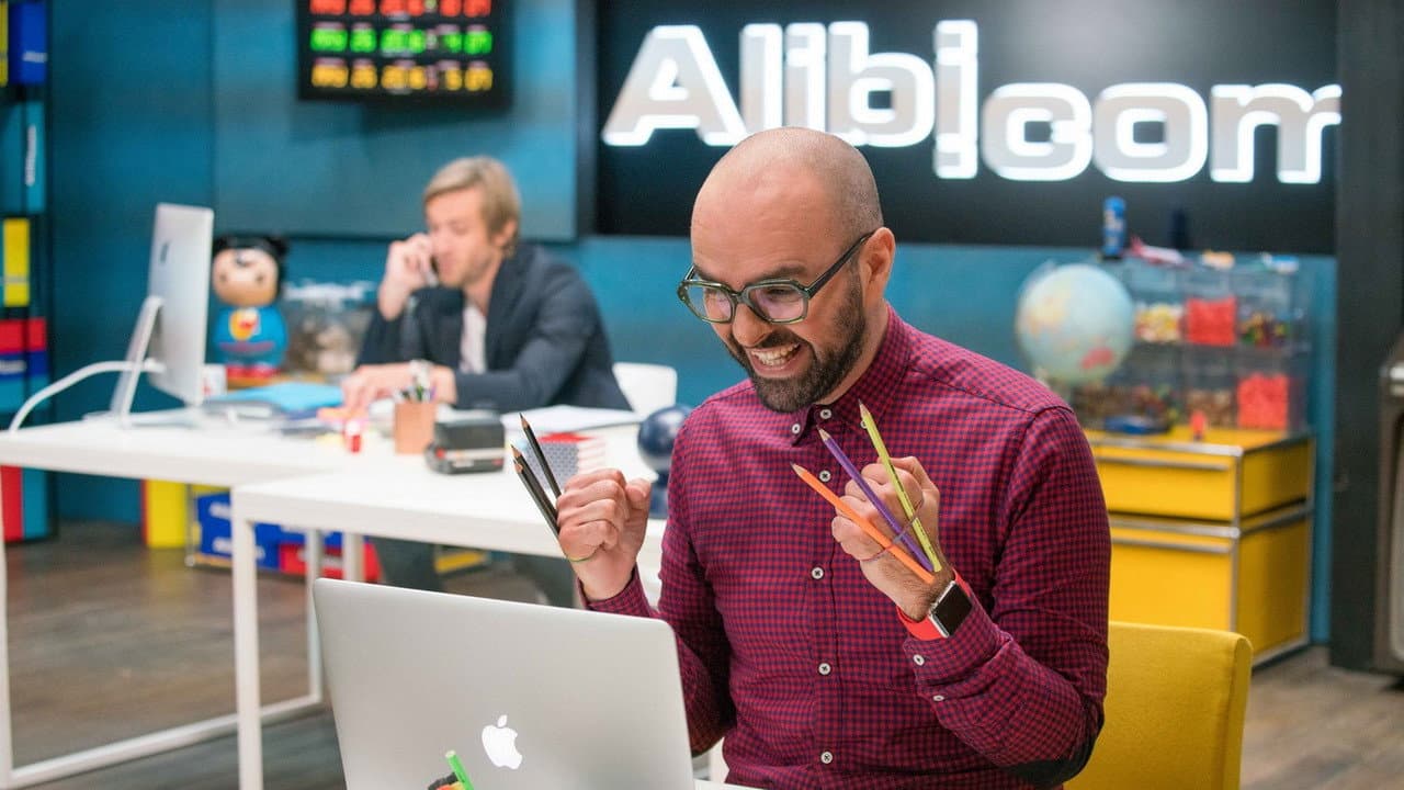 Alibi.com still 4
