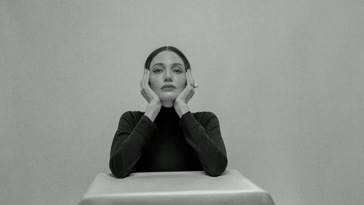 Maria still 2
