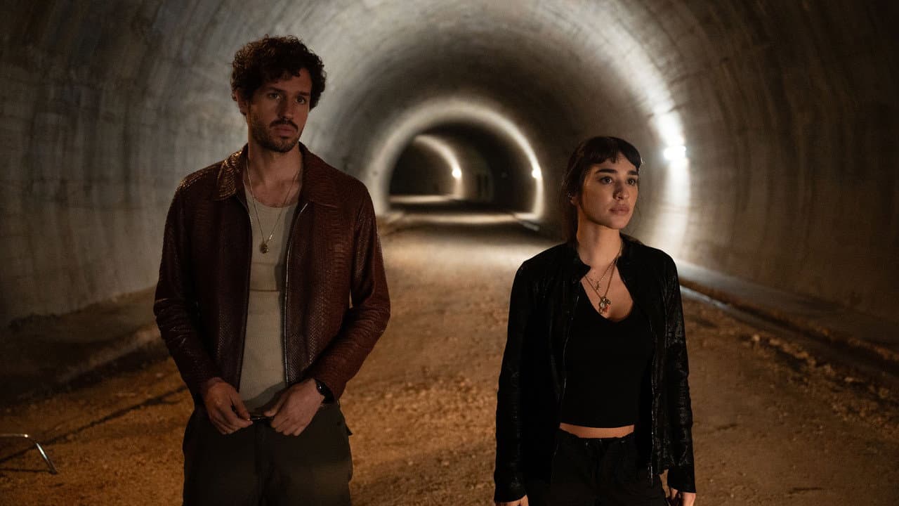 Masterplan Review: Tucci's Wild Mona Lisa Heist still 6