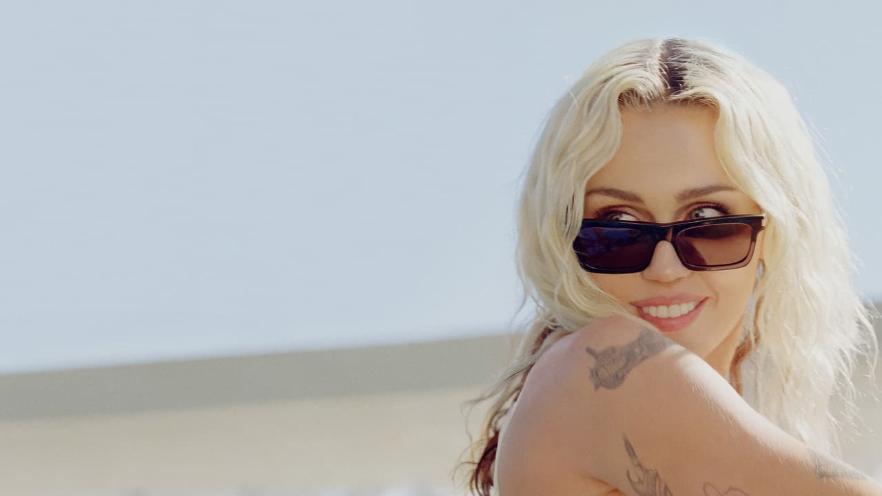 Miley Cyrus - Endless Summer Vacation (Backyard Sessions) still 3