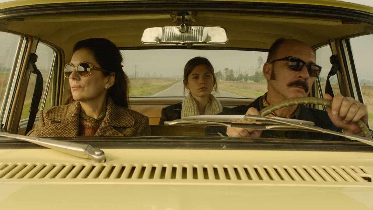 Rojo still 7