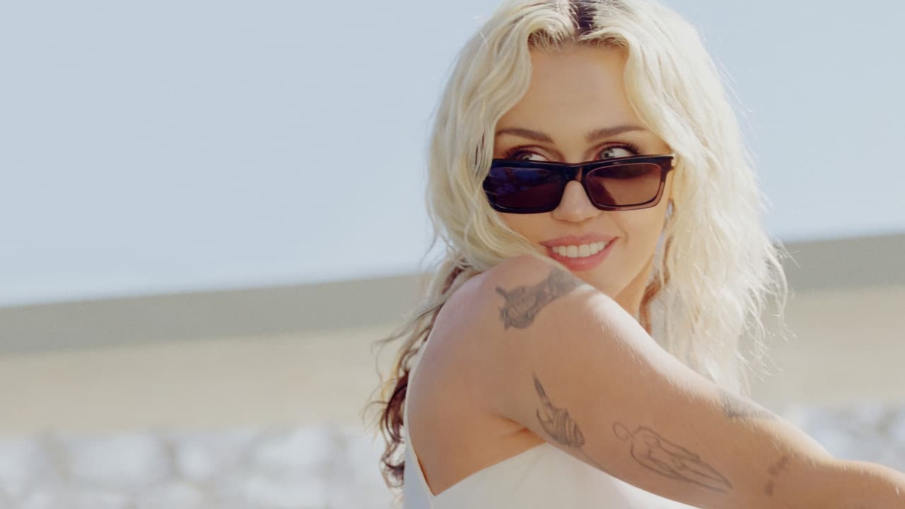 Miley Cyrus - Endless Summer Vacation (Backyard Sessions) still 1