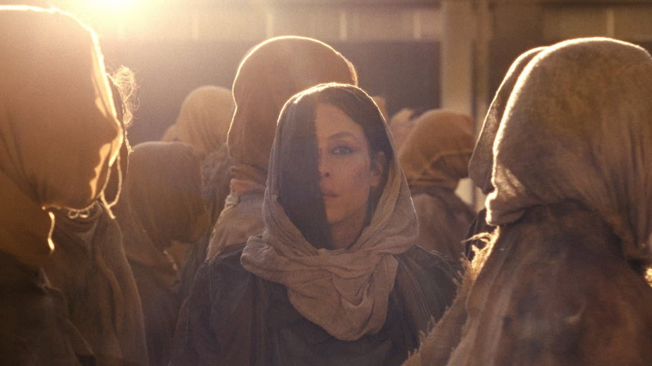 Hot Spot Review: Smoczyńska's Sci-Fi Noir Is a Beautiful still 2