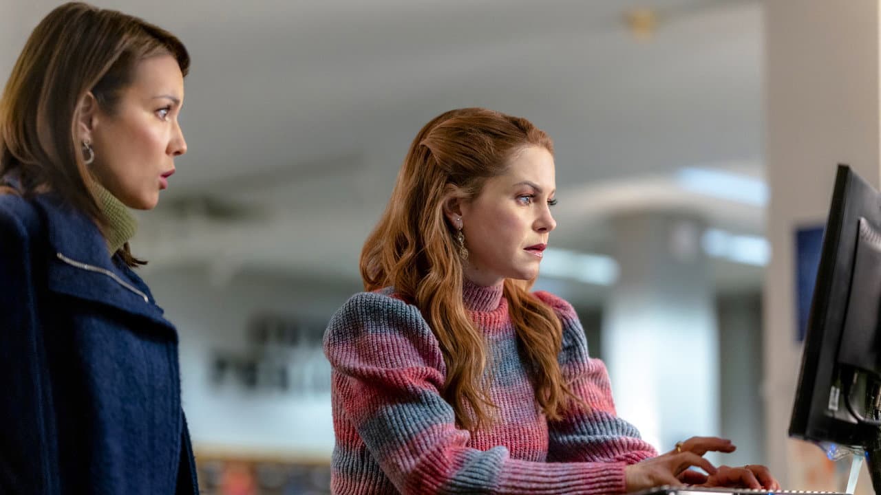 Aurora Teagarden Mysteries: How to Con A Con still 3