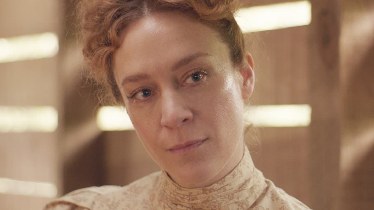 Lizzie still 8