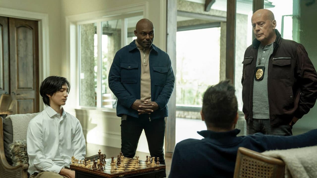 Detective Knight: Rogue still 8