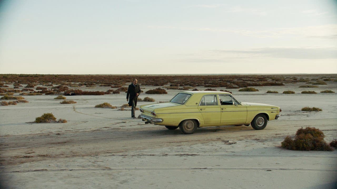Rojo still 3