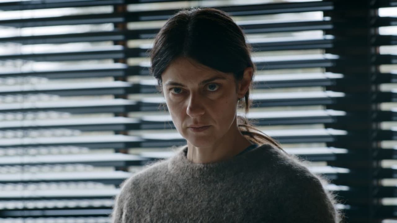 Elisa still 6