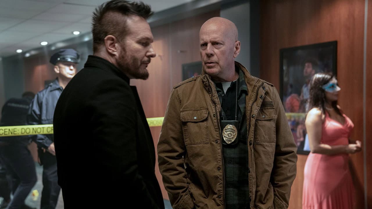 Detective Knight: Rogue still 5