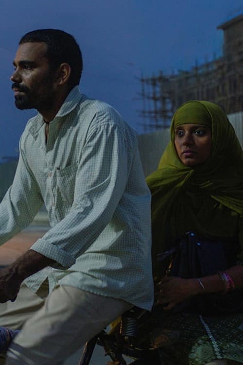 Lovers in the Blue Night Review: Anuparna Roy's Mumbai still 5