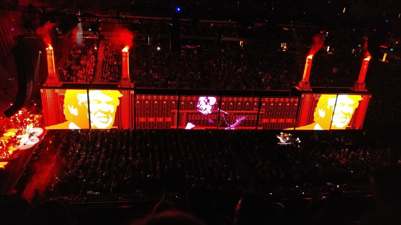 Roger Waters: Us + Them still 3