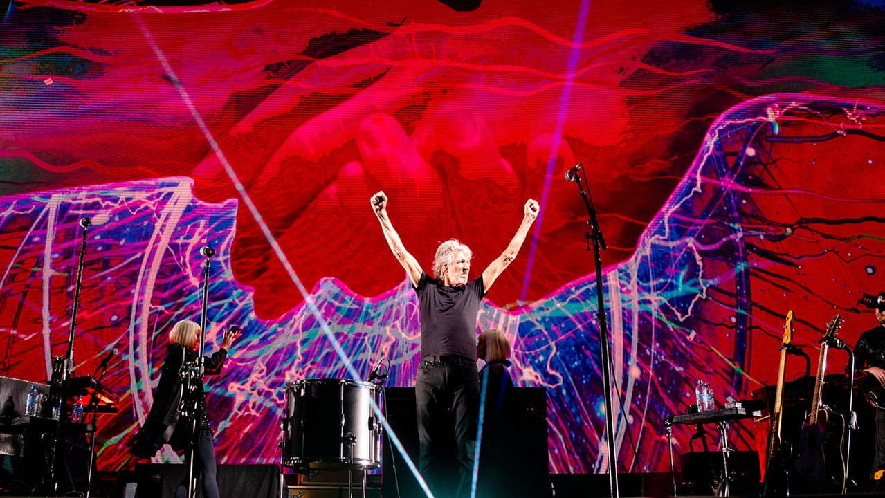 Roger Waters: Us + Them still 6