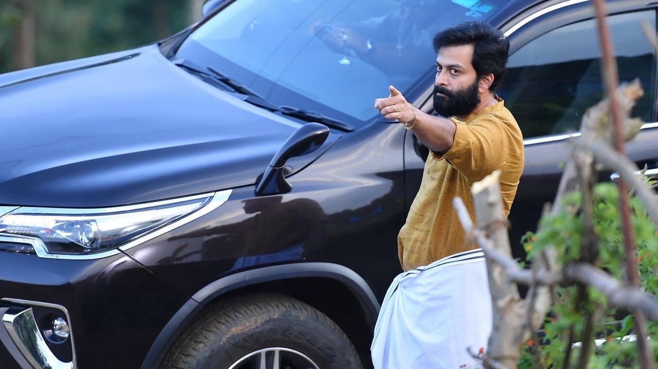 Ayyappanum Koshiyum still 6