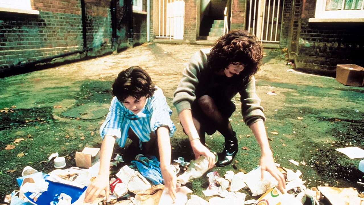 Paperhouse still 4