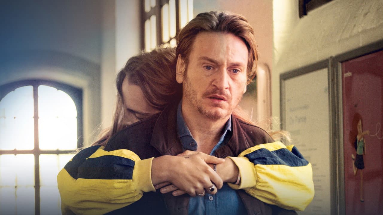 Lola and the Sea still 4