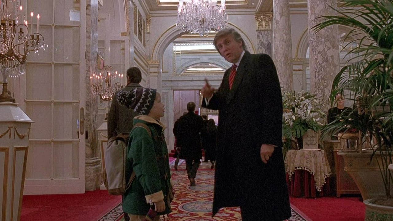 Home Alone 2: Lost in New York still 8