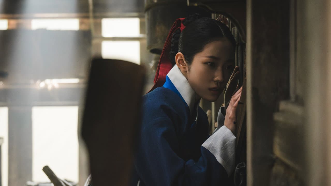 'The East Palace' Review: A Vicious Court Thriller still 3