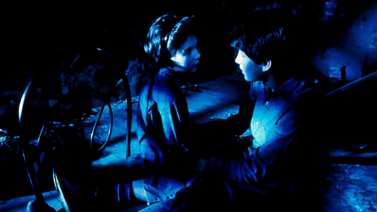 Paperhouse still 7