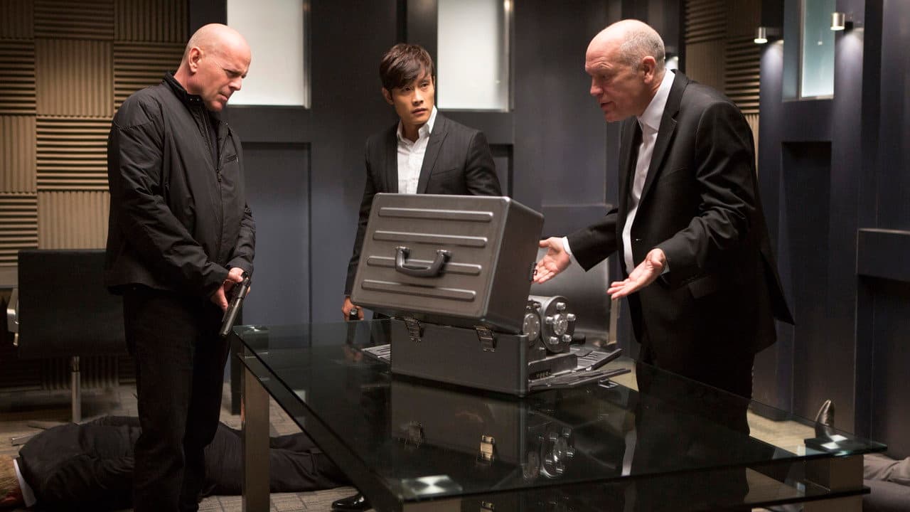 RED 2 still 8