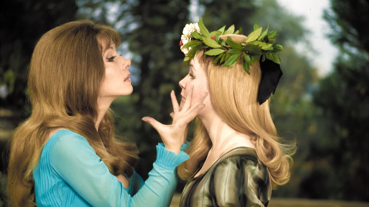 The Vampire Lovers still 3