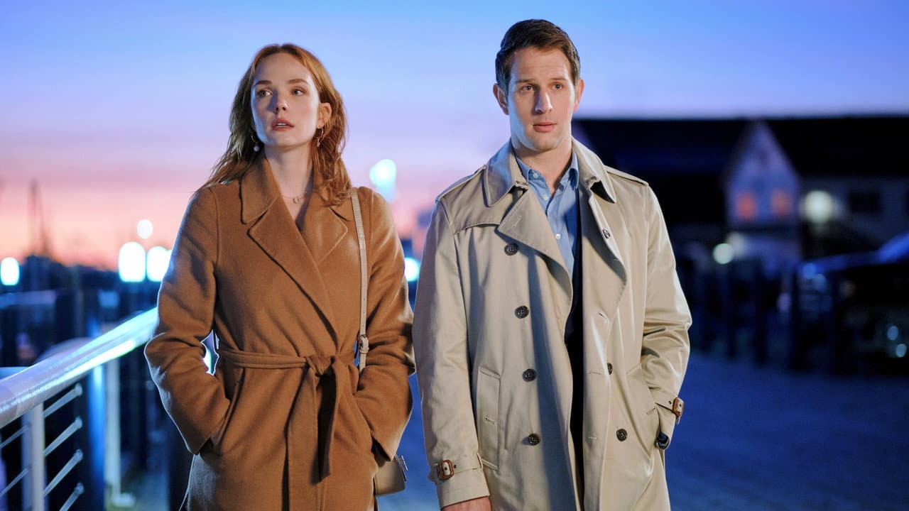 Love on Harbor Island still 7