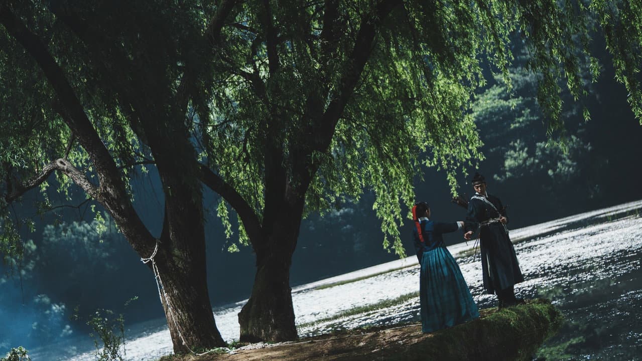 'The East Palace' Review: A Vicious Court Thriller still 4