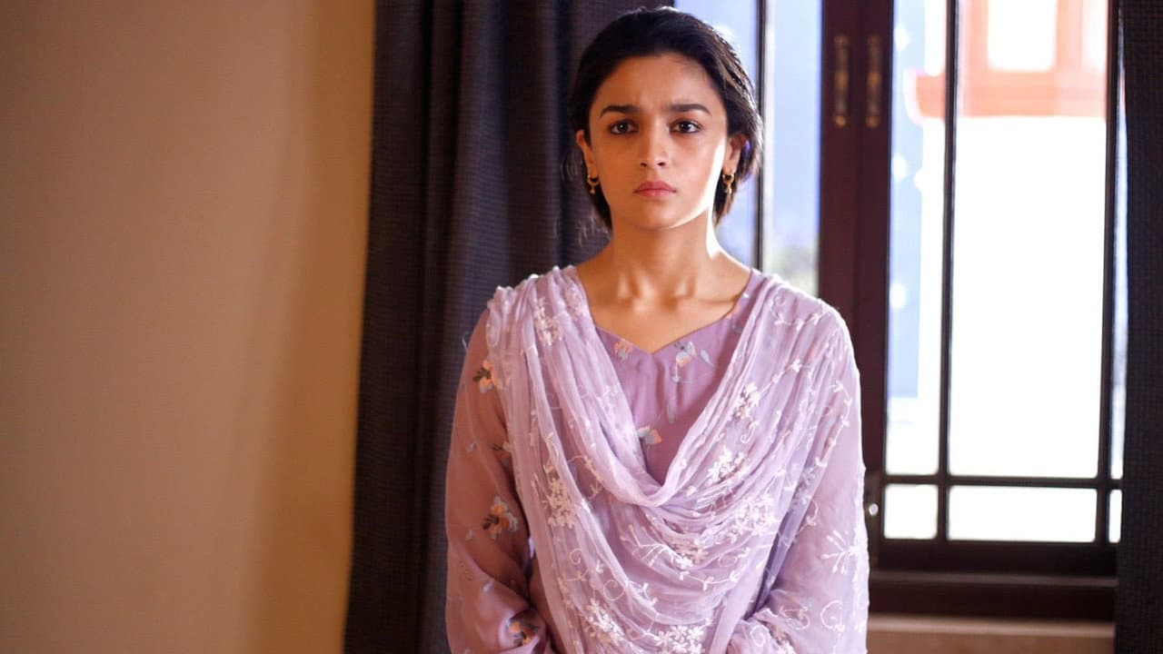 Raazi still 7
