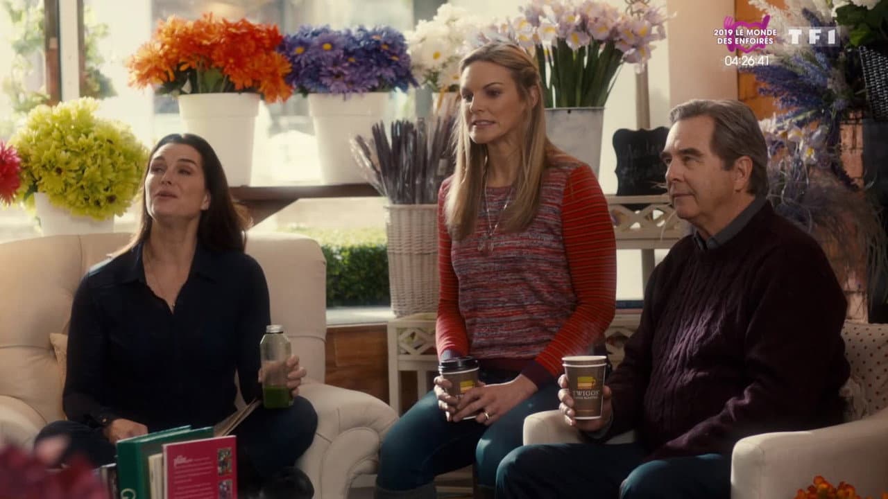Flower Shop Mystery: Mum's the Word still 2
