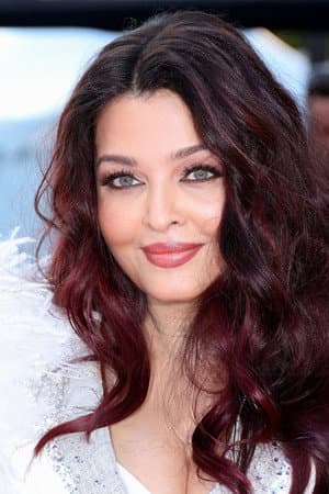 Old Hollywood Glamour in Aishwarya Rai Bachchan Cannes